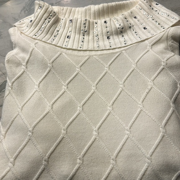 White House Black Market Scoop neck - Picture 5 of 6